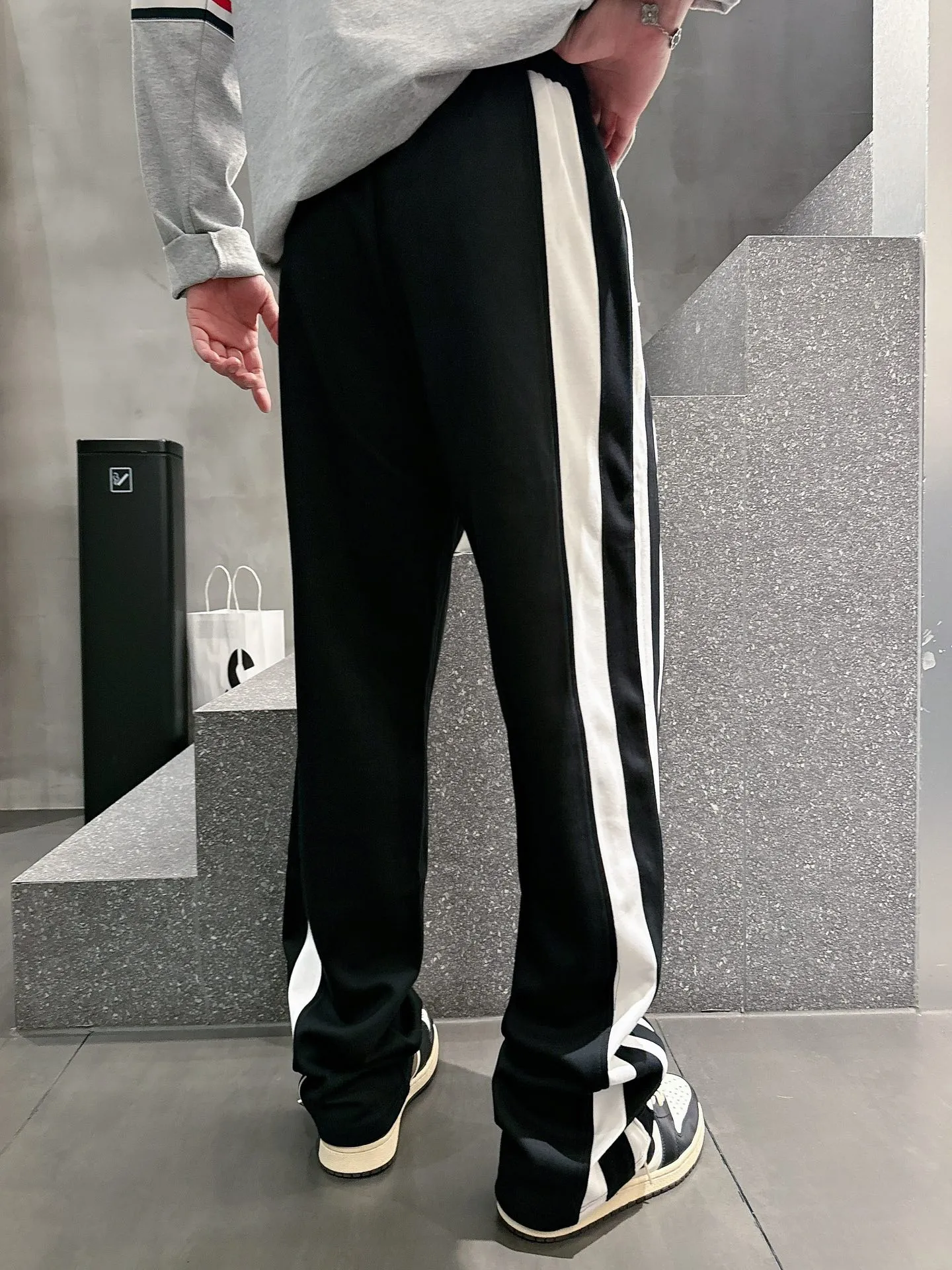 Balenciaga 🆕2026 Autumn and Winter New Arrival Casual Pants! The official website will be released simultaneously. Brand Classic LOGO casual pants, customized fabrics, excellent comfort and strong touch. Highly recognisable, perfect appearance and craftsmanship. Size:M-3XL